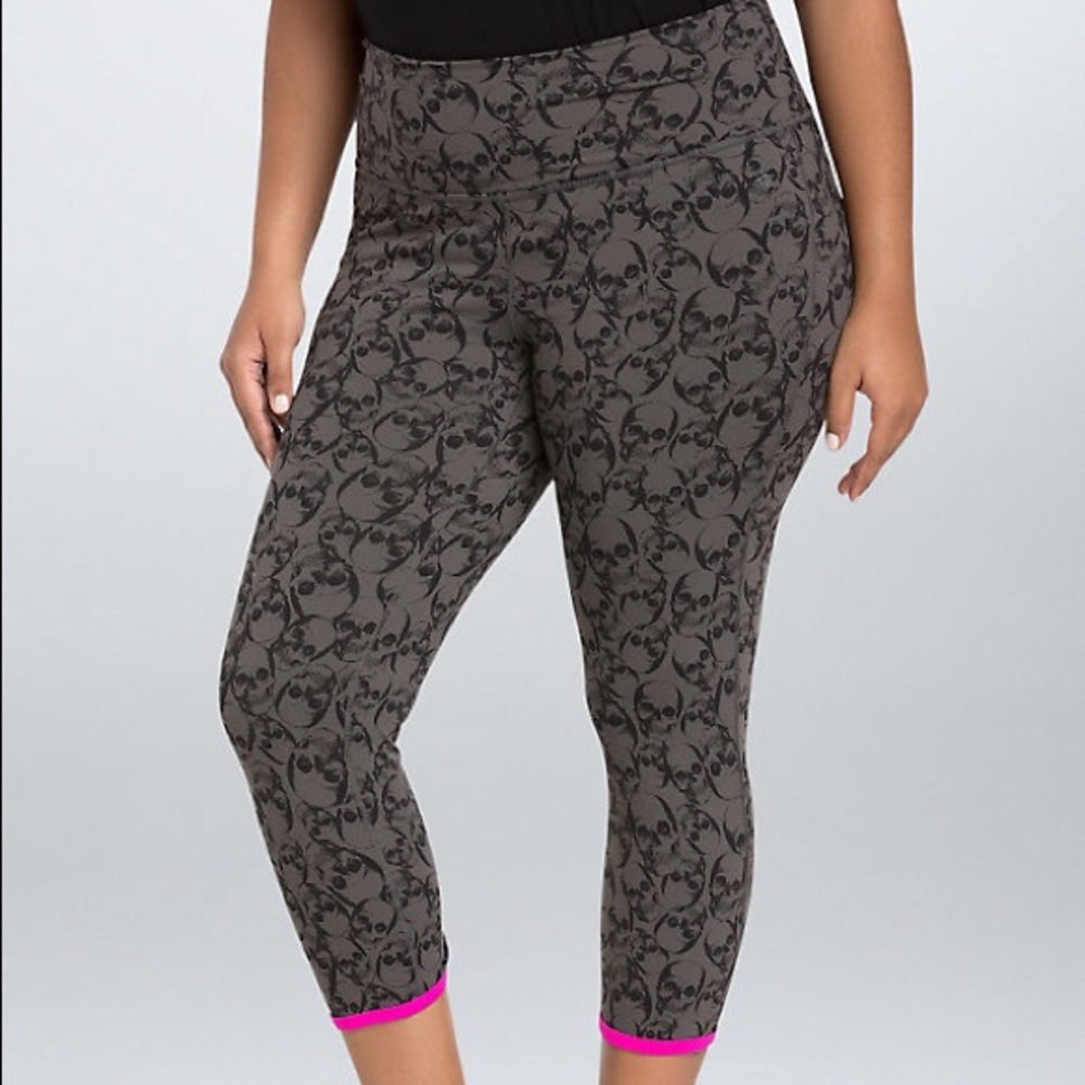 Torrid active skull cropped leggings